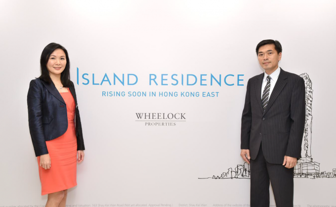会德丰地产常务董事黄光耀先生及市务助理总经理陈惠慈小姐，公布位于港岛东的住宅项目正式命名为 Island Residence。