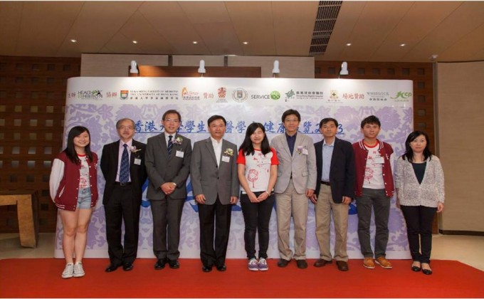 会德丰地产常务董事黄光耀先生(右三)与一众嘉宾及筹委会代表合照