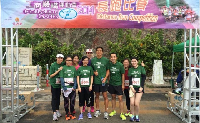 Mr. Douglas Woo, Chairman of Wheelock Properties (6th from Left) took photo with the Wheelock team.