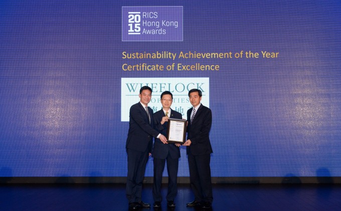 會德豐地產常務董事黃光耀先生代表領取「可持續發展成就團隊優異獎」