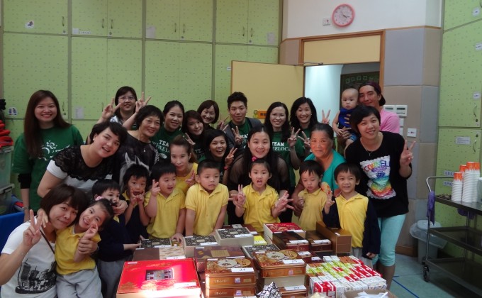 Group photo of volunteers and students from Sheung Tak Child Care Centre