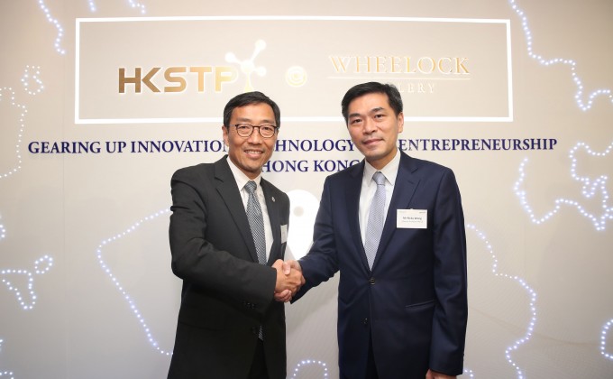 Albert Wong, CEO, HKSTP and Ricky Wong, Managing Director of Wheelock Properties kicked off the opening ceremony of the HKSTP @Wheelock Gallery. 