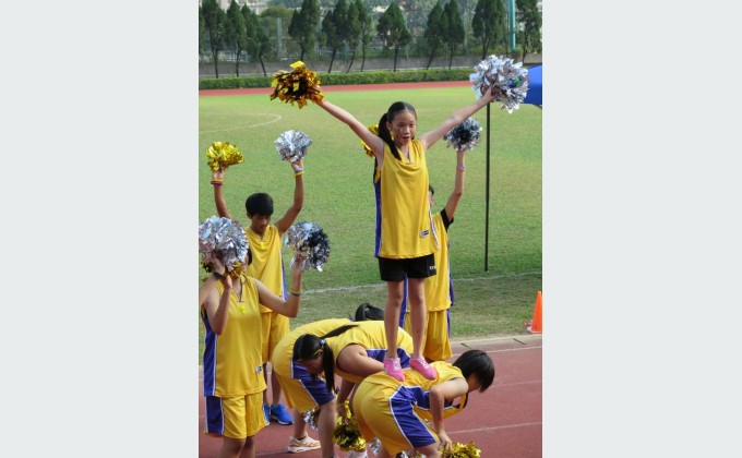 五育中學的陸運會，每年均舉行精彩的社際啦啦隊比賽。
